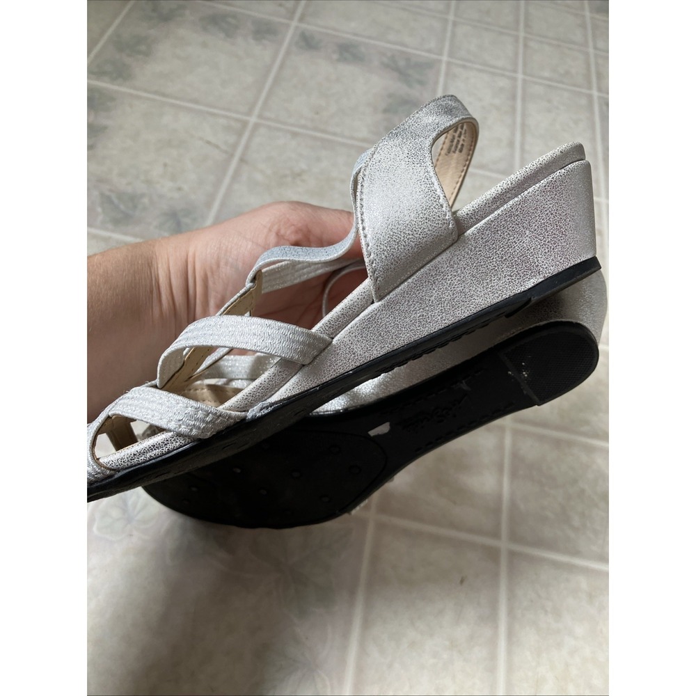 Women's Life Stride Yaya Stretchy Strappy 1 1/2" Wedge Sandals Silver size 7.5 - Picture 5 of 6